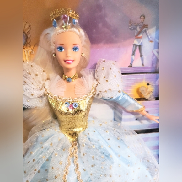 '96 VINTAGE BARBIE AS "CINDERELLA" - Picture 2 of 3